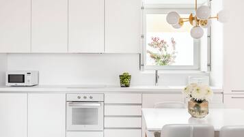 Fridge, microwave, oven, stovetop
