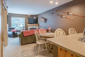 TV, fireplace - Top Floor, Very Quiet, Slopeside Creekside Condo - 5 minute walk to village! (Silver Star Mountain)