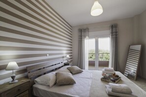 مكتب وتجهيزات عازلة للصوت ومكواة/لوح كي وواي فاي مجانًا