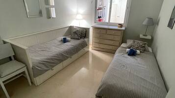 2 chambres, fer et planche à repasser, Wi-Fi gratuit, draps fournis