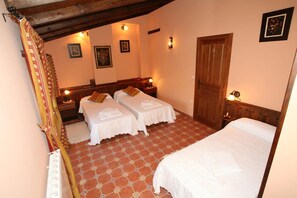 4 bedrooms, iron/ironing board, travel cot, bed sheets - Casa Rural Calderon de Medina III for 9 people (Siete Iglesias de Trabancos)