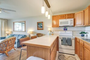Fridge, microwave, stovetop, dishwasher - Gorgeous Oceanfront Condo with Spectacular Views! (Kihei)