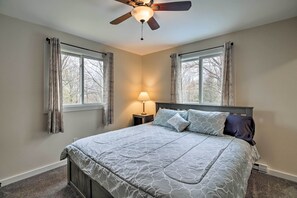 3 bedrooms, desk, iron/ironing board, internet