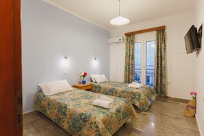 2 bedrooms, iron/ironing board, WiFi, bed sheets - Luxury Quadruple ( at Stellatos hotel apartments & Suites ) (Poros , Cephalonia)