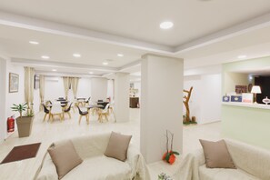 Interior - Luxury Quadruple ( at Stellatos hotel apartments & Suites ) (Poros , Cephalonia)