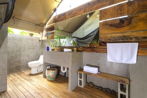 Bruser, brusehoved med spredningseffekt, designertoiletartikler