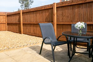 Terrace/patio - The Coach House near Bicester Village (Bicester)