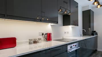 House | Private kitchen | Full-sized fridge, microwave, oven, stovetop