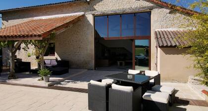 Restaurierte Scheune aus dem späten 18. Jahrhundert mit Pool