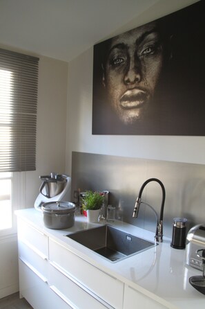 Fridge, microwave, oven, stovetop - town house + garden in historic center / port (Vannes)