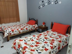 2 bedrooms, iron/ironing board, free cots/infant beds, free WiFi - Chic T3 Akid Lotfi WIFI (Bir El Djir)