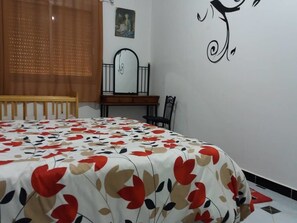 2 bedrooms, iron/ironing board, free cots/infant beds, free WiFi