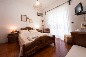 Villa, eigener Pool | 3 Schlafzimmer, Schreibtisch, schallisolierte Zimmer