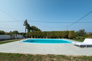 Piscine extérieure (ouverte en saison)
