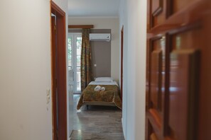 1 slaapkamer, een strijkplank/strijkijzer, wifi, beddengoed
