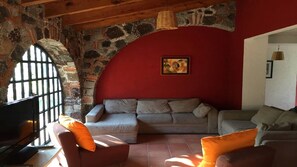 Smart TV, DVD player, books