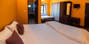 4 bedrooms, iron/ironing board, free WiFi, bed sheets