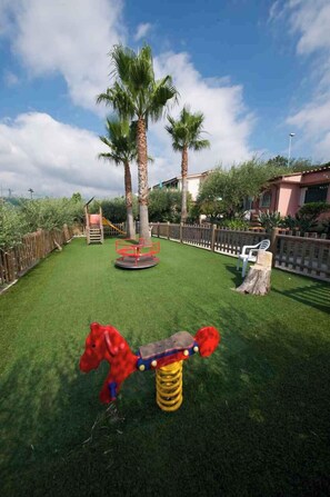 Children’s area - Holiday apartment mit Klimaanlage und Pool (Loano)