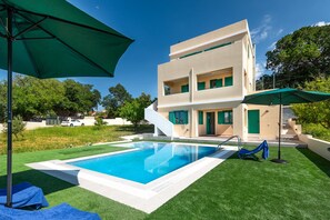 Private pool