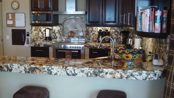 Coffee/tea maker, fridge, microwave, oven