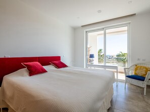 3 habitaciones, tabla de planchar con plancha, internet y ropa de cama 