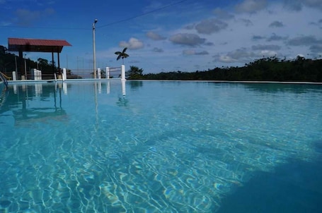 2 piscinas al aire libre