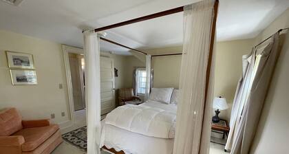 Apartment in historic harbor overlooking the harbor