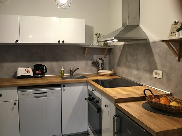 Réfrigérateur, four, plaque de cuisson, lave-vaisselle