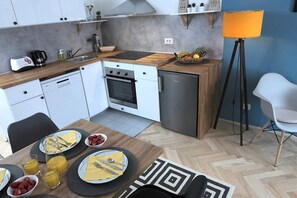 Réfrigérateur, four, plaque de cuisson, lave-vaisselle