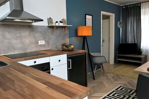 Geladeira, fogão, cooktop, lava-louças