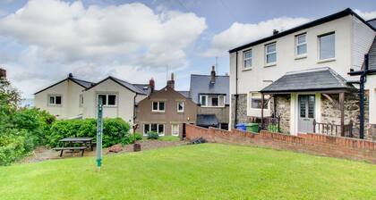 Hideaway Cottage - Three Bedroom House, Sleeps 6