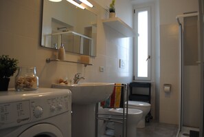 公寓, 1 間臥室 | 浴室 | 淋浴設備、風筒、坐浴桶、提供毛巾