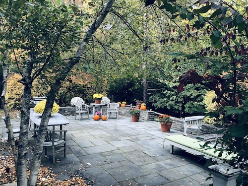 Lovely Cape Elizabeth Family Home 3 to 5 miles to Portland & Beaches 3,700 sq ft