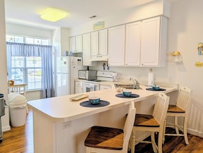 Fridge, microwave, stovetop, dishwasher - 618 (38412) Driftwood Court - Bethany Breeze (Frankford)