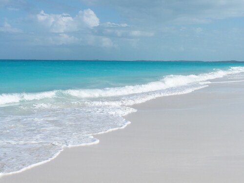  Beach front1 bedroom with pool 