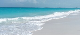  Beach front1 bedroom with pool 