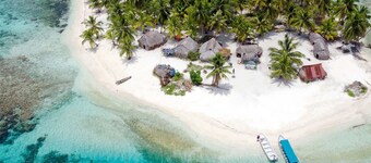 Private Ocean-Front Cabin with private bathroom on San Blas Island