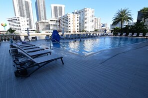 Condo (Beachwalk Resort 2007B by Optimax Vac) | Outdoor pool
