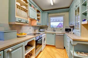 Kühlschrank, Mikrowelle, Ofen, Geschirrspüler