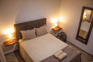 Frigobar, individualmente mobiliados, ferros/tábuas de passar roupa