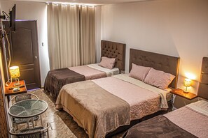 Minibar, individually furnished, iron/ironing board, free WiFi - Huacachina Desert House (Ica)