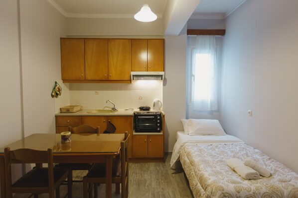 1 bedroom, iron/ironing board, WiFi, bed sheets - Aragia (One bedroom apartment with Sea & Village View ) (Poros , Cephalonia)