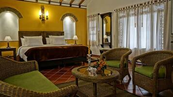 Suite Deluxe | Tabla de planchar con plancha, wifi gratis y ropa de cama