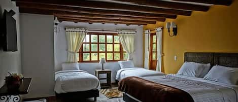Chambre Familiale | Fer et planche à repasser, Wi-Fi gratuit, draps fournis