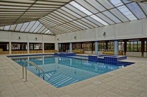 Una piscina techada