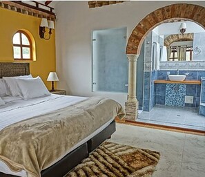 Suite | Bathroom | Free toiletries, towels, soap, shampoo - Club Campestre El Bosque de la Villa (Villa de Leyva)