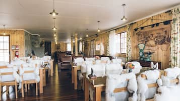 Breakfast and dinner served, local cuisine