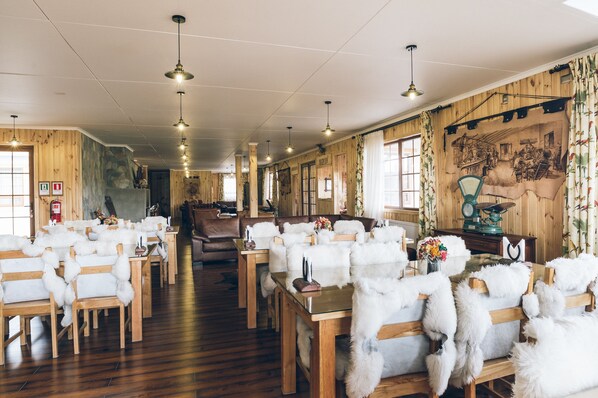 Breakfast and dinner served, local cuisine - Hotel Estancia El Ovejero Patagonico (Torres del Paine)