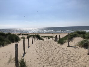 På stranden