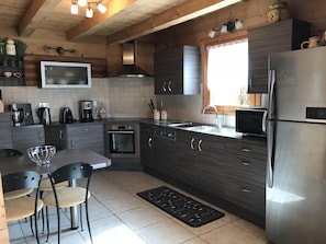 Refrigerador, microondas, horno, placa de cocina